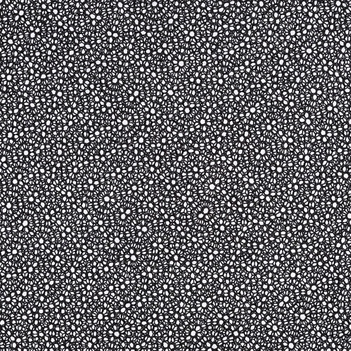 Avenger 24in x 36in Triple Scrim Black