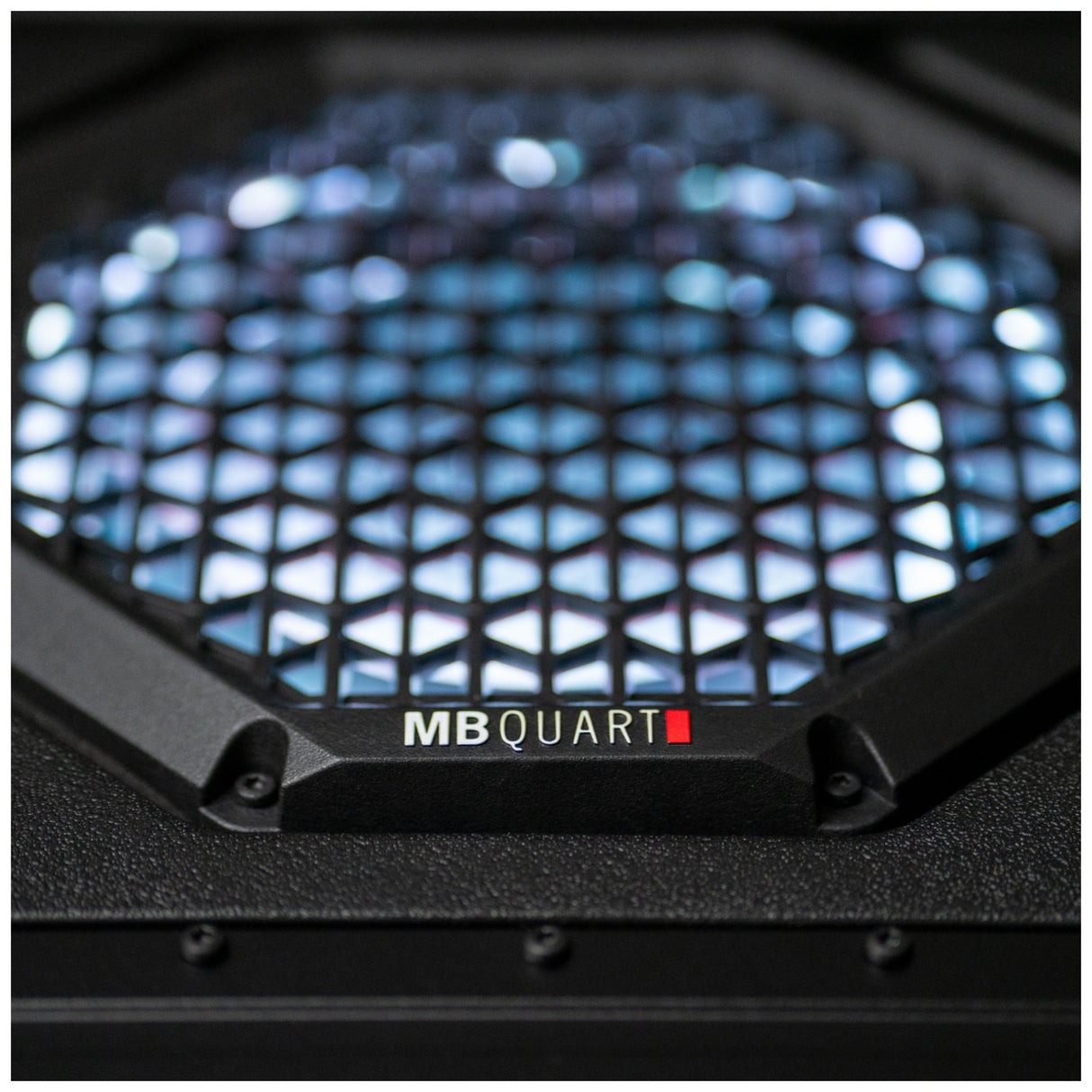 MB Quart MBQRG4-S14R 1000-watt Ranger audio roof with a dash-mounted GMR7V1 source unit