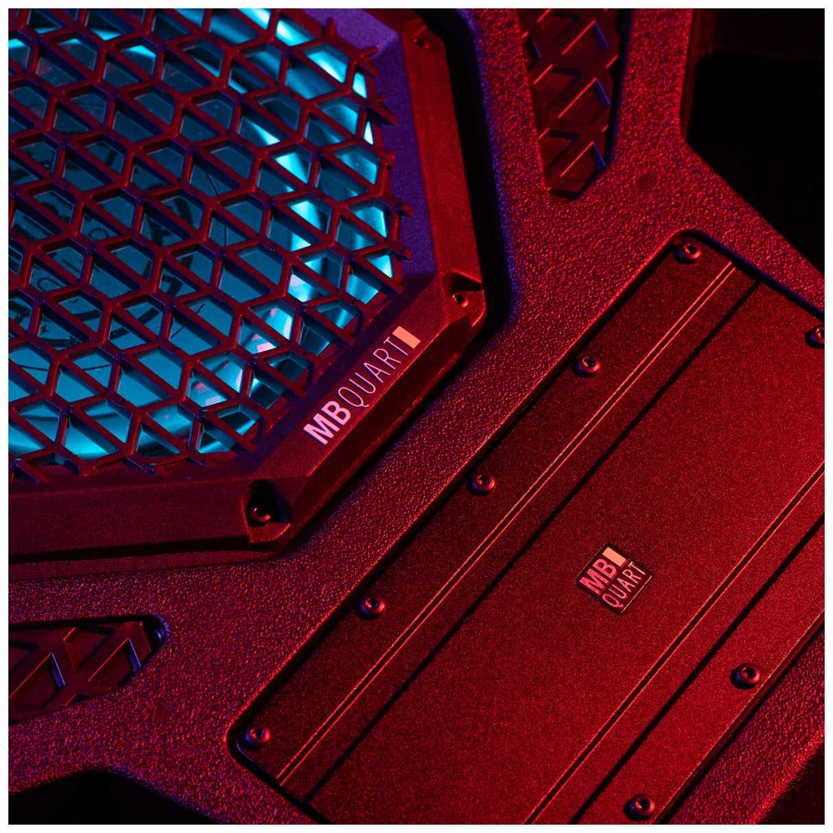 MB Quart MBQRG2-S7R 500-watt Ranger audio roof with a dash-mounted GMR7V1 source unit